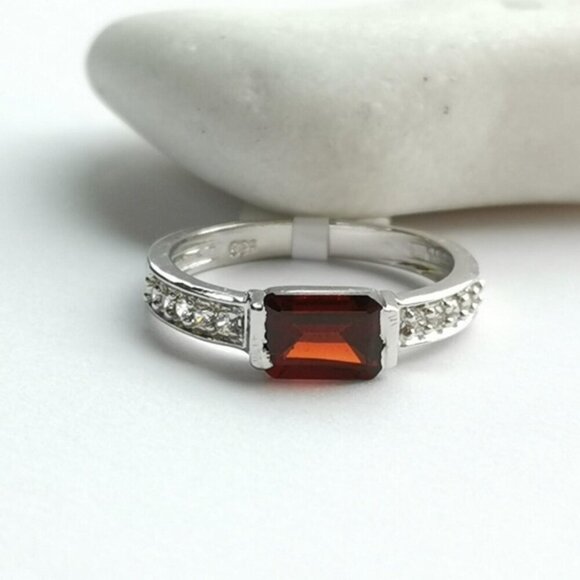 🆕 Garnet and Diamond ring  sterling silver size 7.25 - Picture 1 of 7